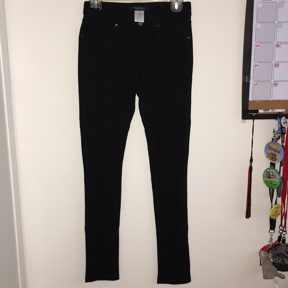 Jean looking pants